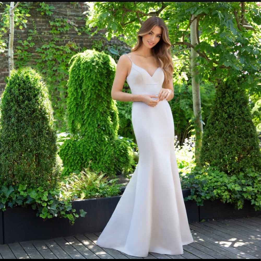 Haley Paige Occasions satin gown sz 4